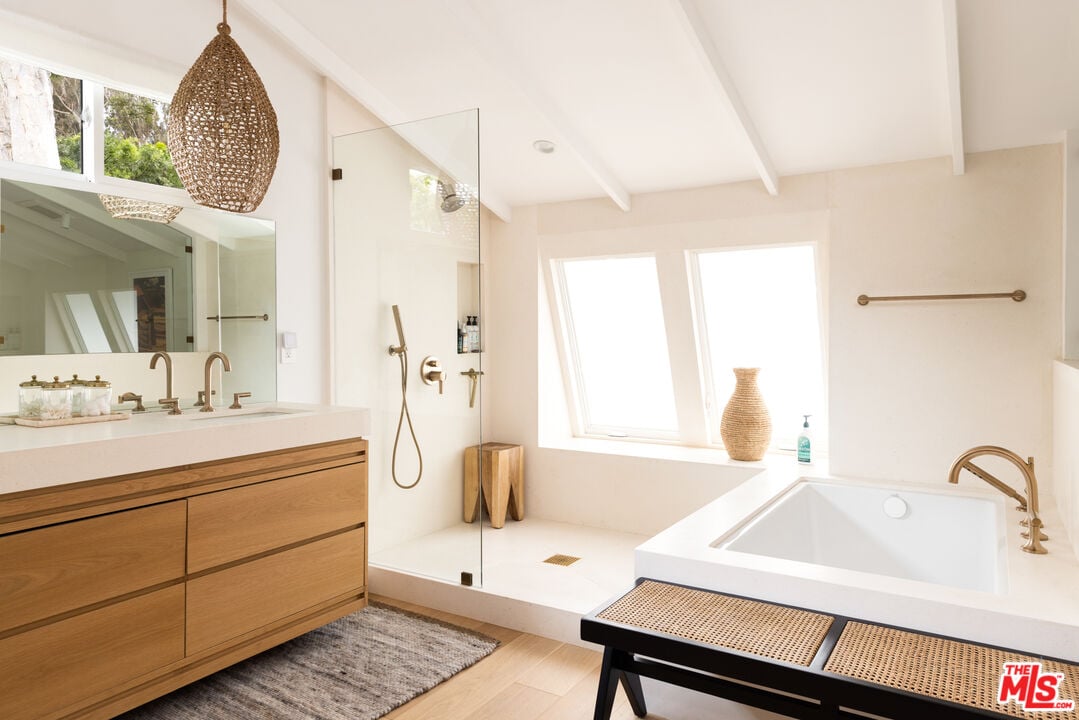 Echelon Pavilion, Grayfox St, 90265