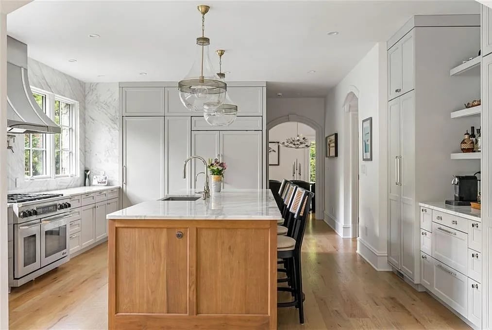 1919 River Forest Rd NW