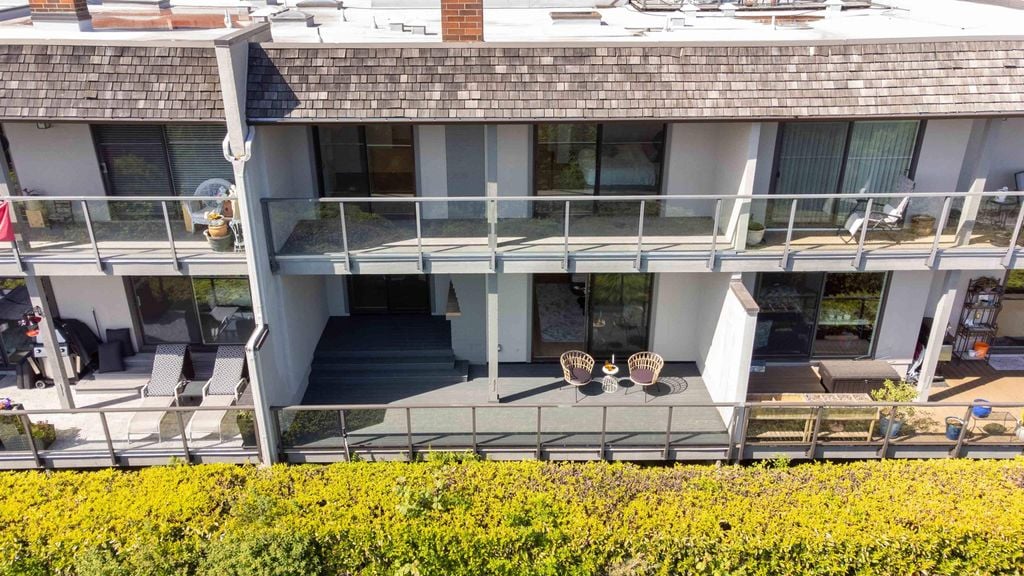 2206 Folkestone Way, #9