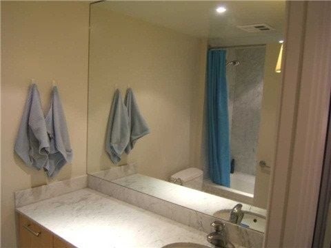 350 Wellington Street W M22