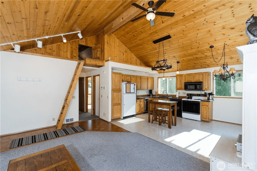 325 W Beach Dr