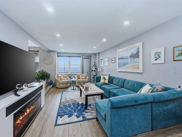 522 Shore Rd #2AA