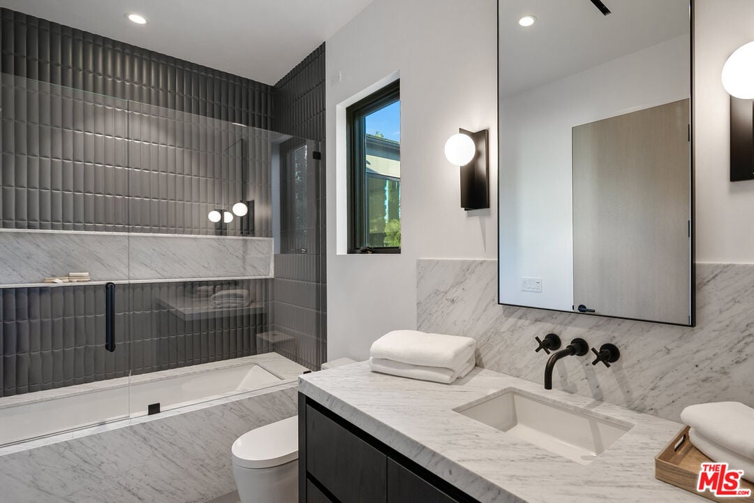 5376 Round Meadow Rd