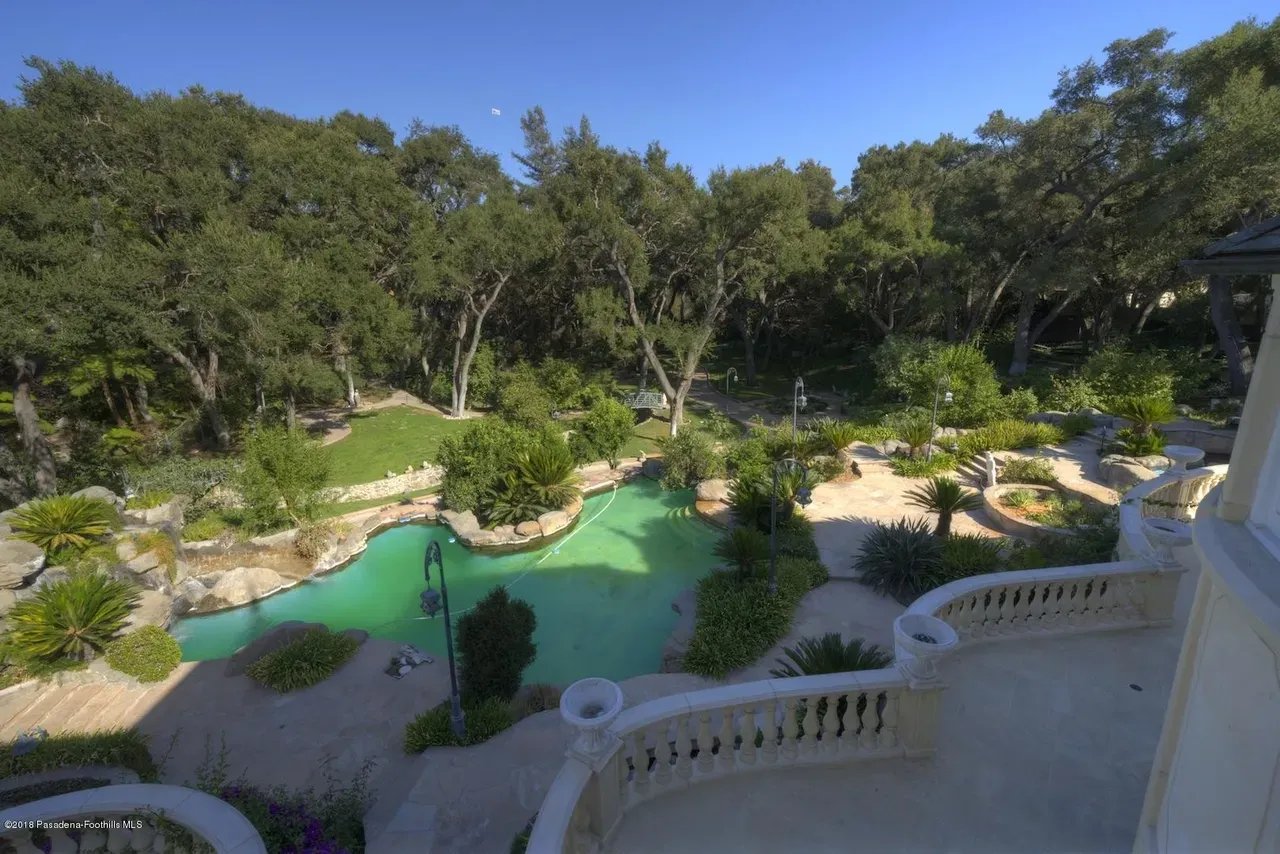 4158 Commonwealth Ave