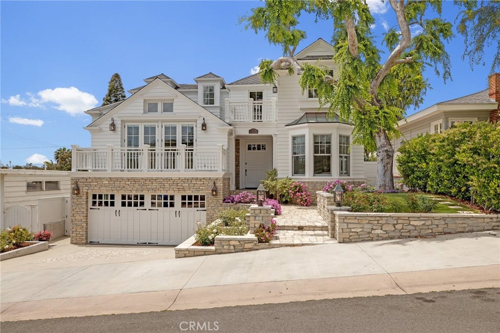2711 Elm Ave
