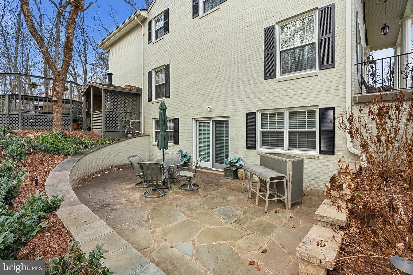 304 Chesapeake Dr