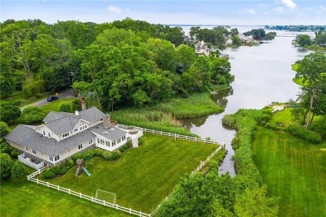 46 Brevoort Ln