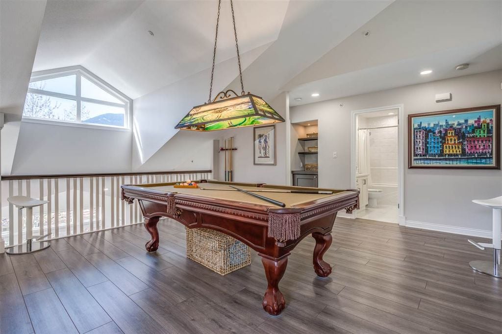 28 Whitecap Ct