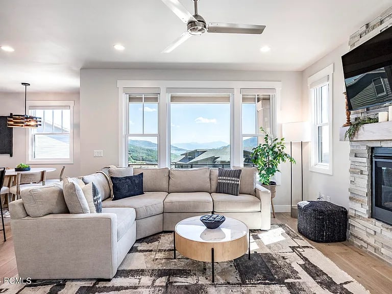 11725 N Shoreline Dr