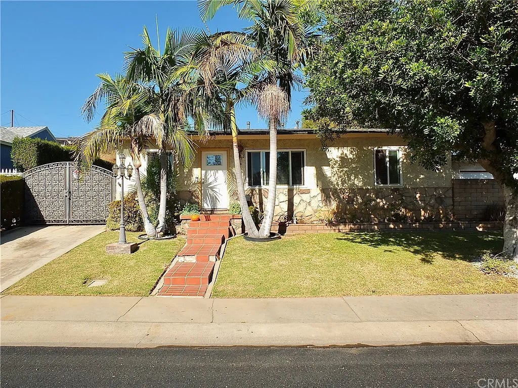 273 E Fernfield Dr