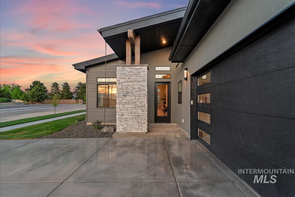 Exceptional New Build in the Star Foothills
