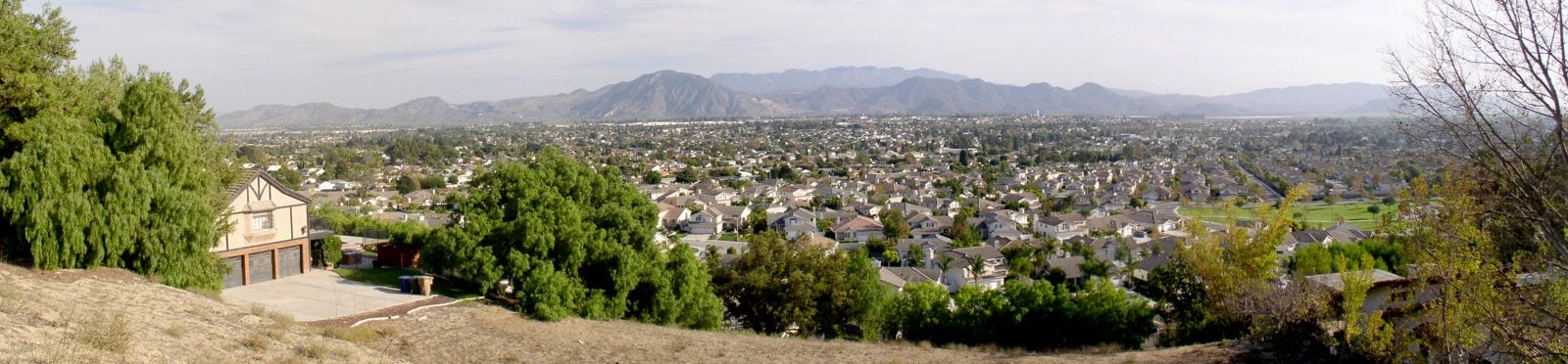 Historical October 2007 panorama looking southeast across Camarillo from its northwestern hills