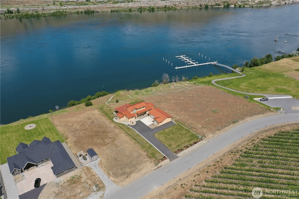 151 N Shore Dr