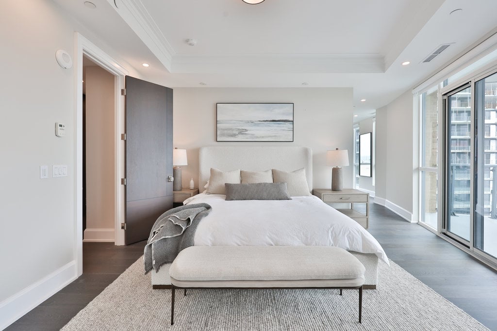 2060 Lakeshore Road #2101