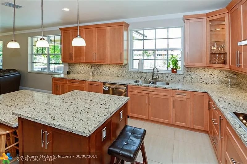 1612 Blue Jay Cir
