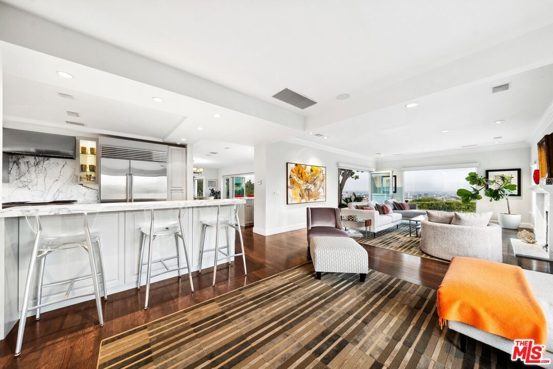 Sierra Mar Dr, 90069