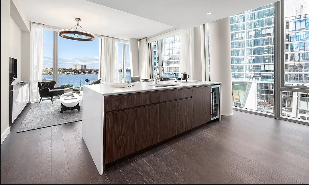 675 West 59th St Unit: 1512