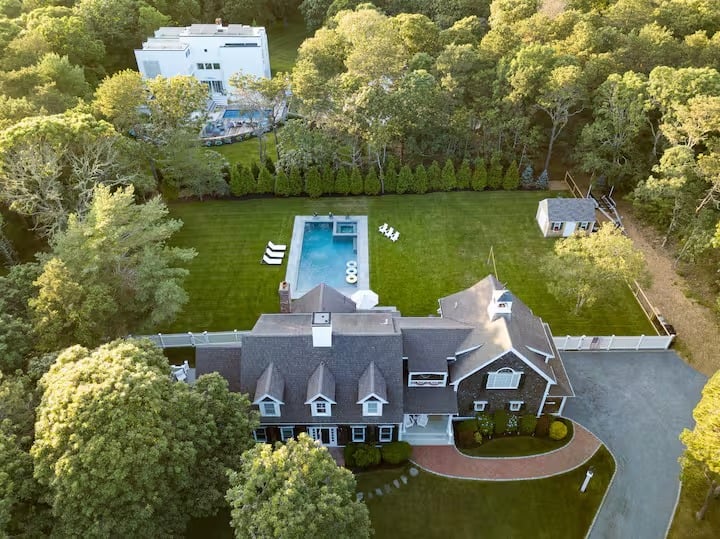 Luxury 5 Bedroom Katama Estate With Pool & Hot Tub