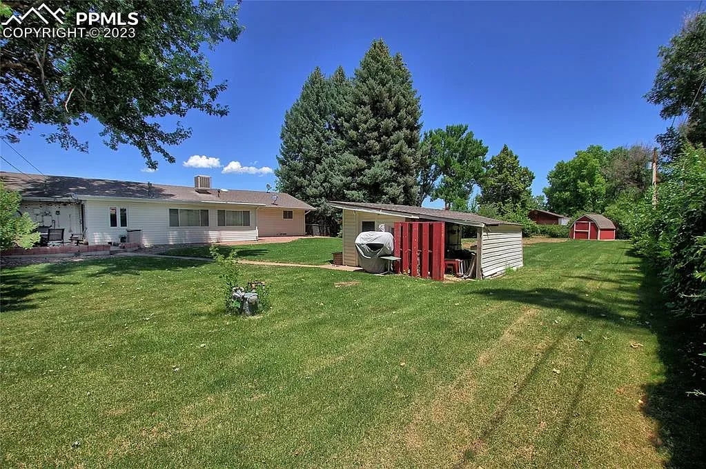 1512 Cliff Dr
