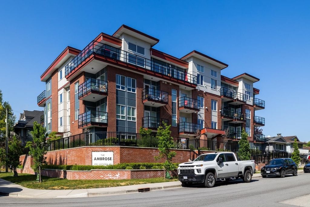 2389 Hawthorne Ave, #203