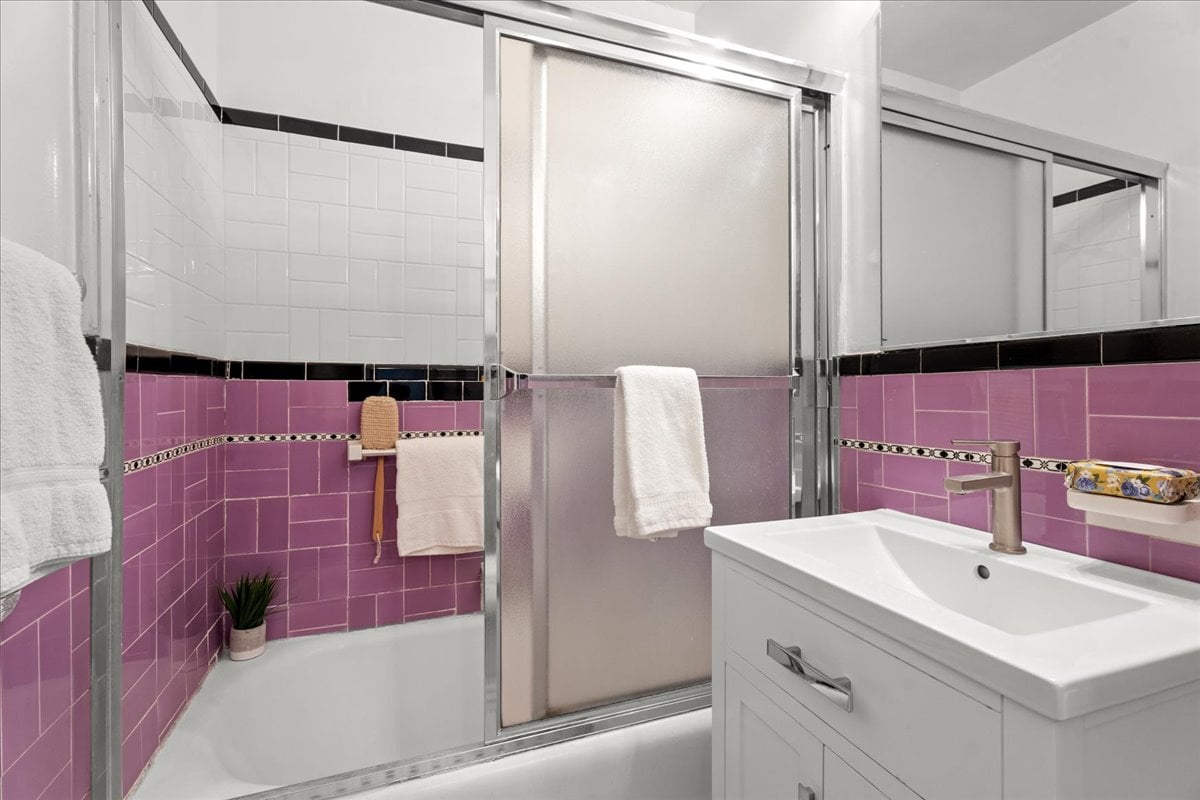 "Island living" in Studio City