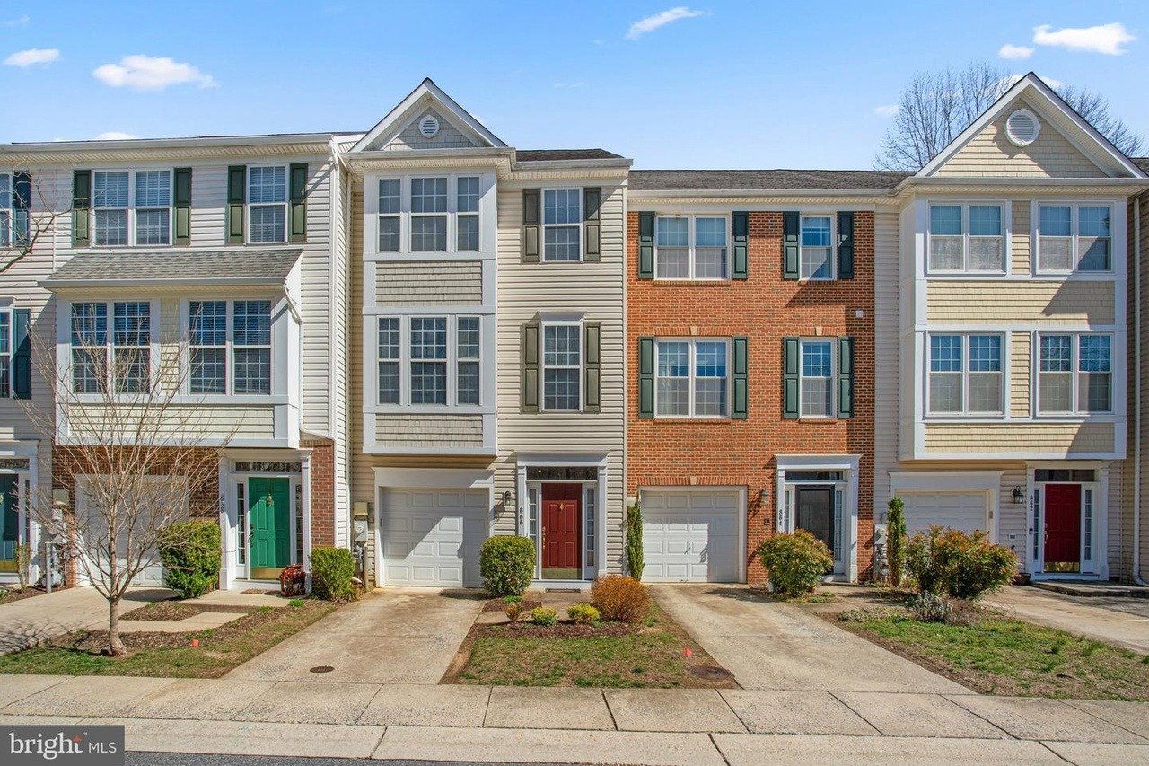 866 Stonehurst Ct