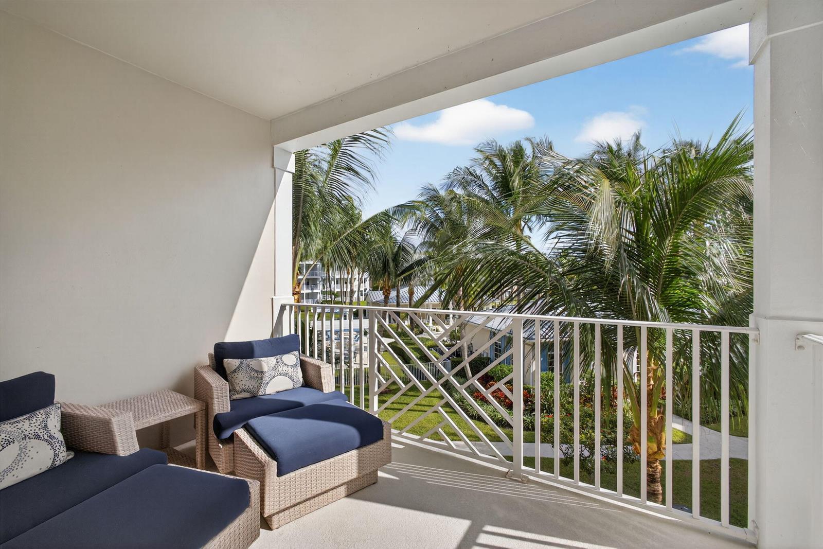 833 Bay Colony Drive S