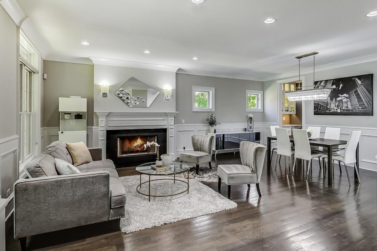 2019 W Wellington Ave