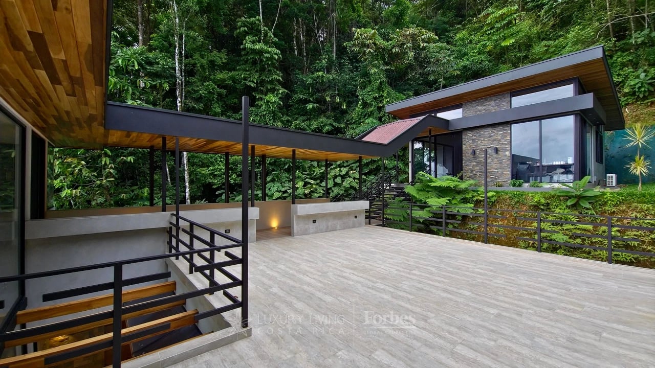 21094N - Luxury Ocean-View Villa in Costa Verde - The Jade Horizon