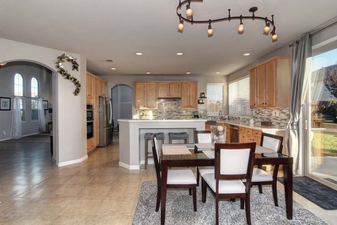Gorgeous Lincoln 5 Bedroom Home for Sale!