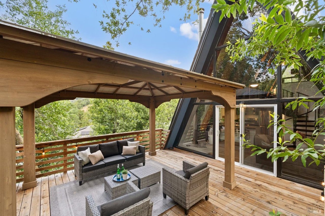 60 Piper Ln