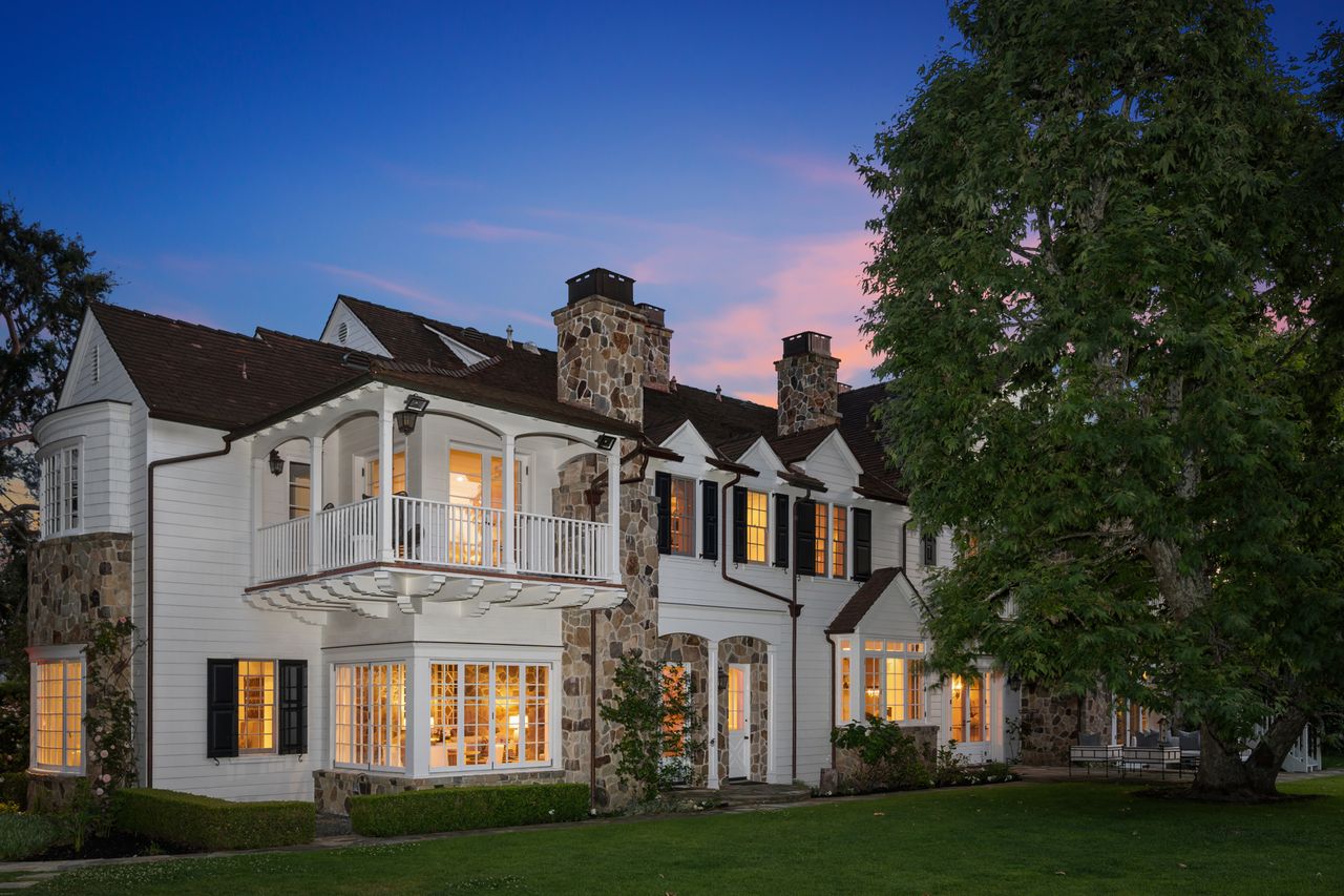 English Country Manor In Toluca Lake