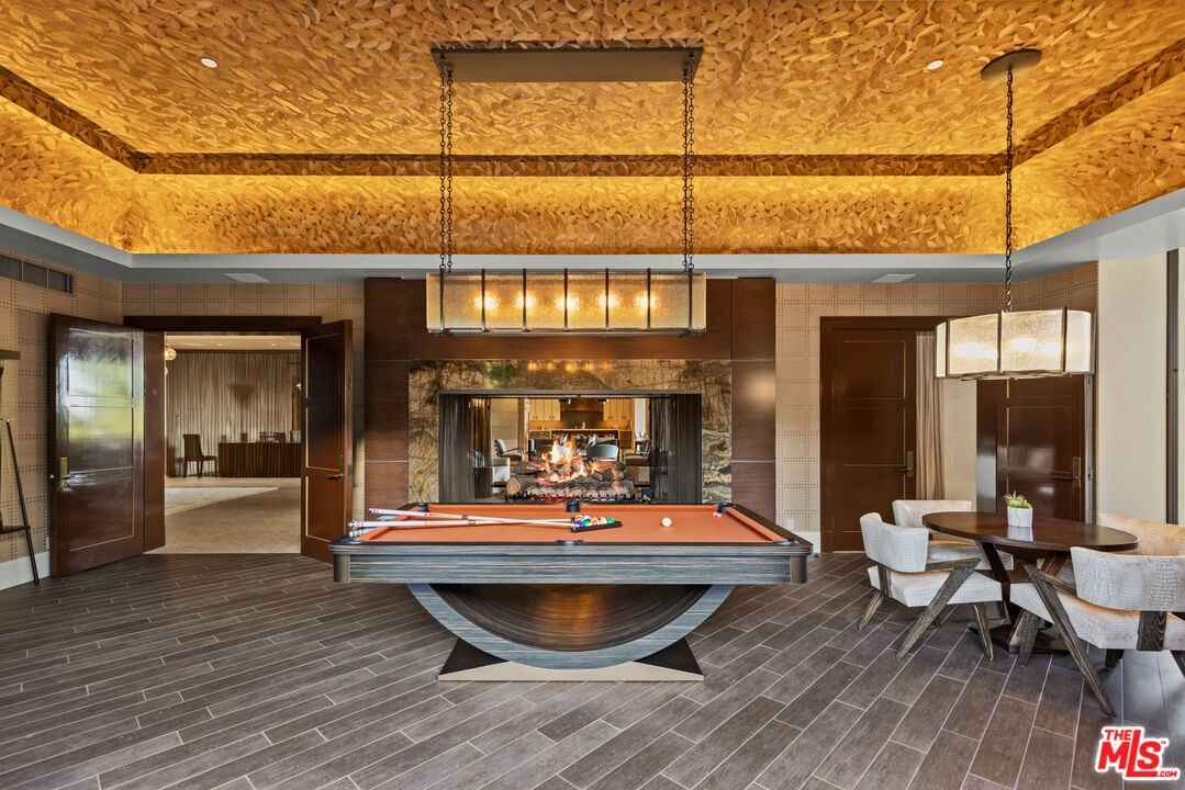 Crown Chateau 