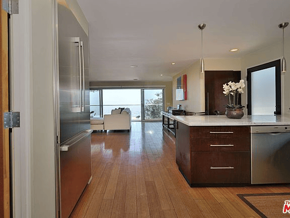 2158 Sunset Plaza Dr