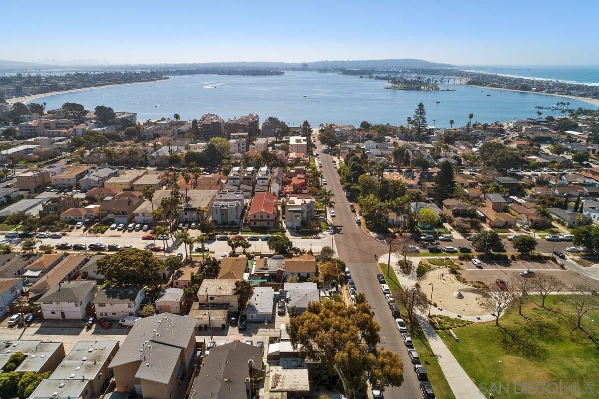 4273,4275 Dawes Street