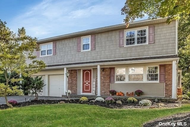 8 Barry Lane, Syosset New York buyer representation by Barbie Li