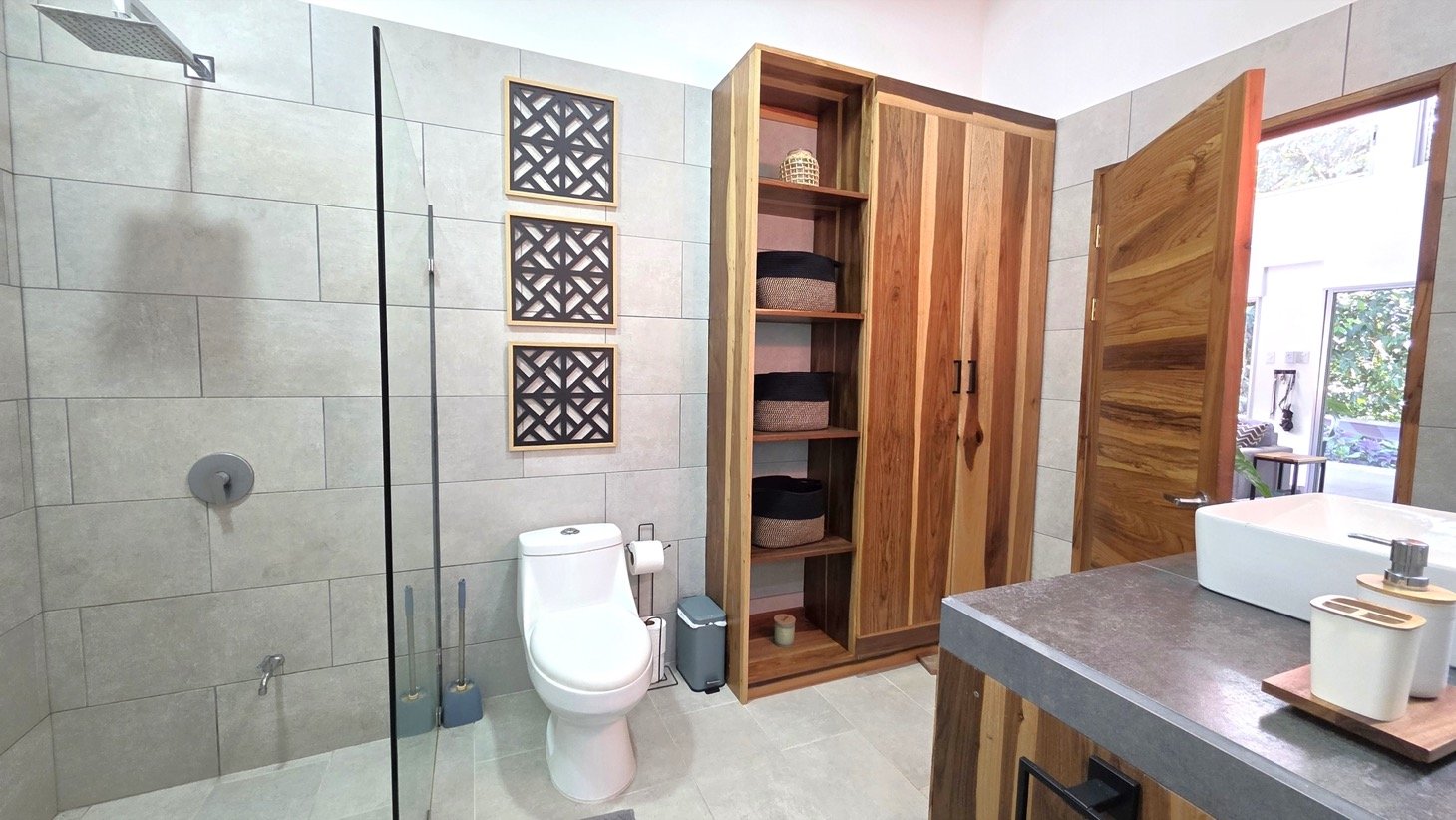 2 Bedroom Solar Home with Creek Frontage