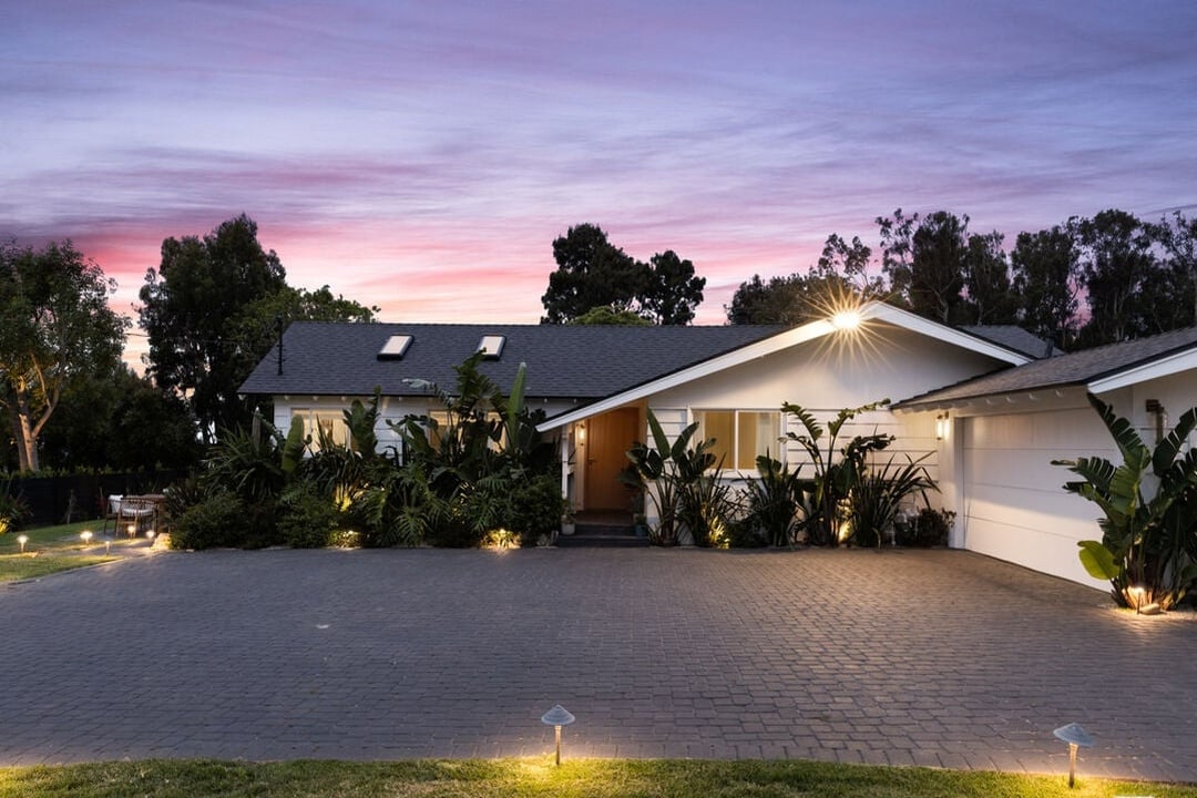 Echelon Pavilion, Grayfox St, 90265