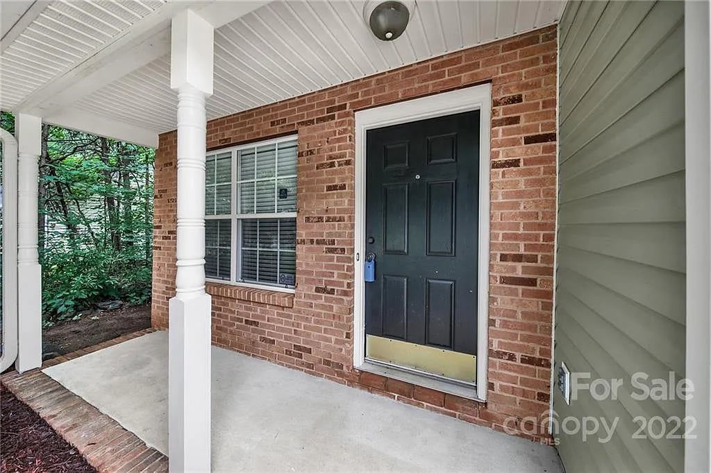 206 Forest Oaks Dr