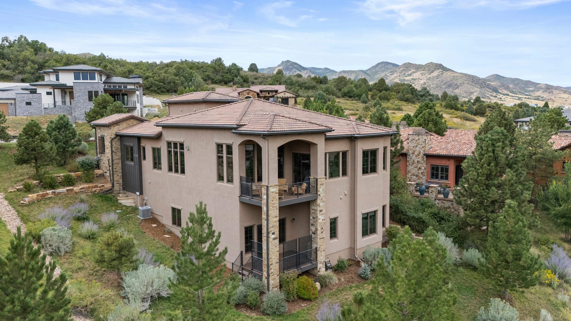 8122 Raphael Lane