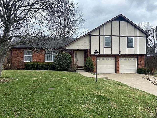 1037 Mccowan St