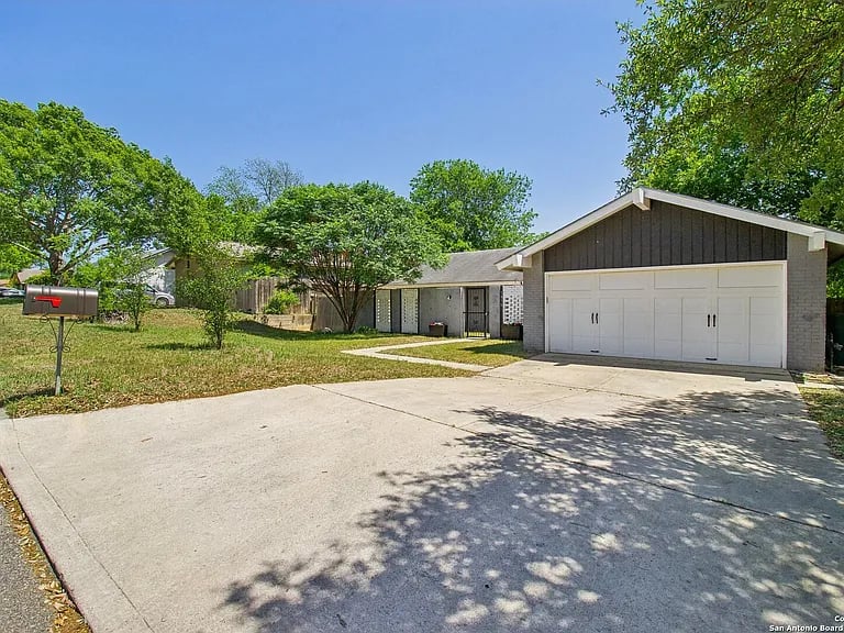 7810 Village Oak
