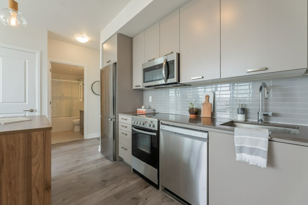 807-2301 Danforth Ave