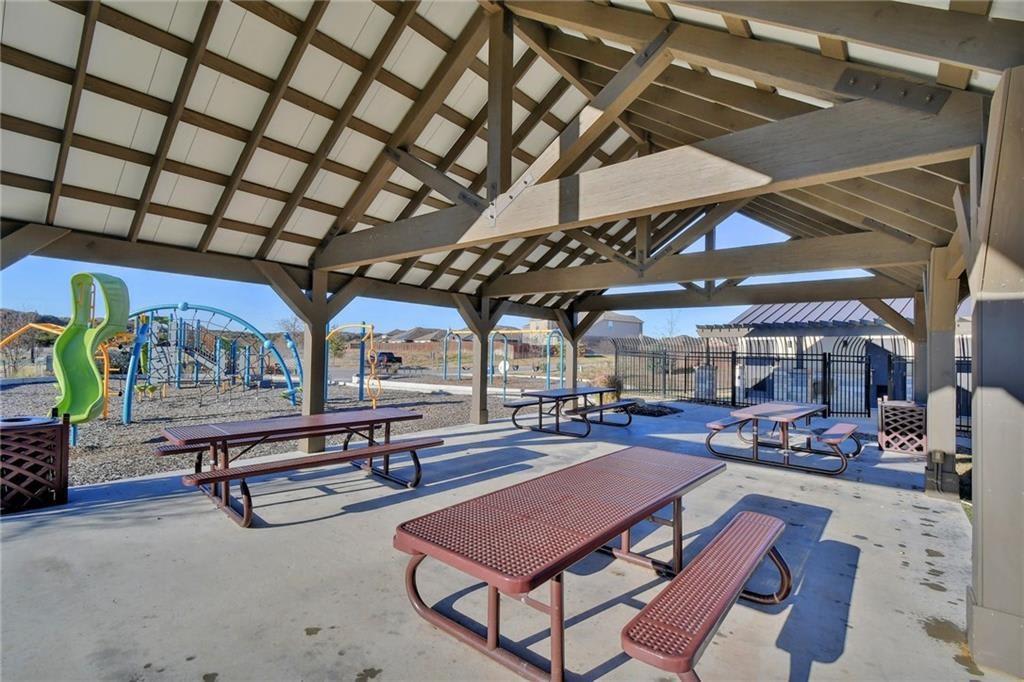 305 Moorhen Ln