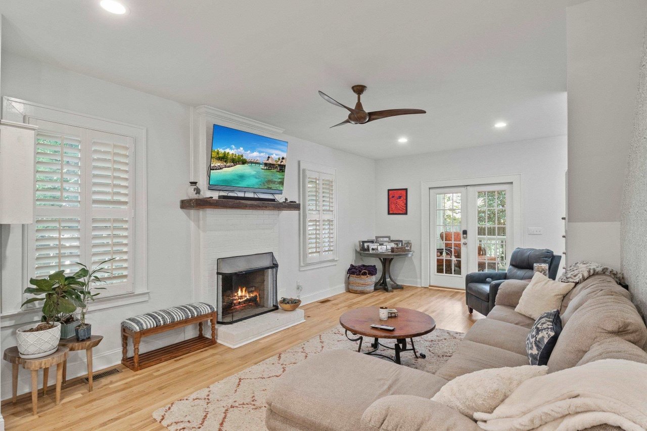 200 W Roanoke Park Dr