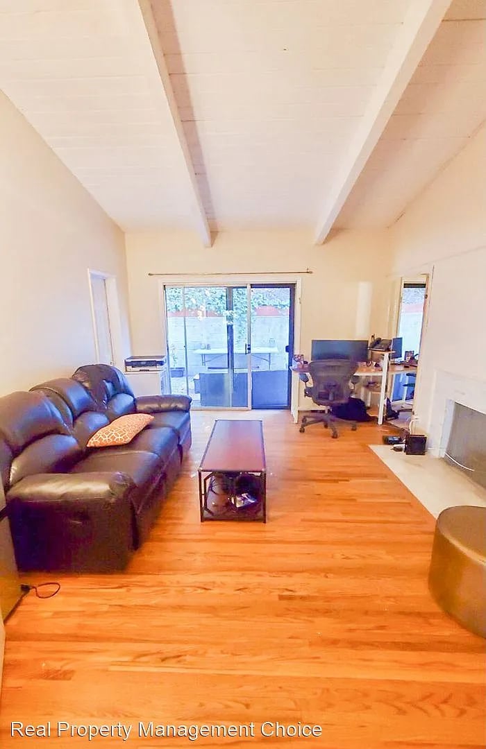 1115 N Beverly Glen Blvd