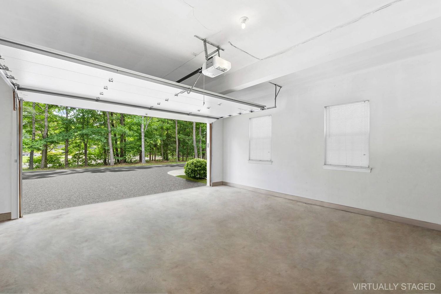 Quogue Elegance in Coveted Southampton Pines