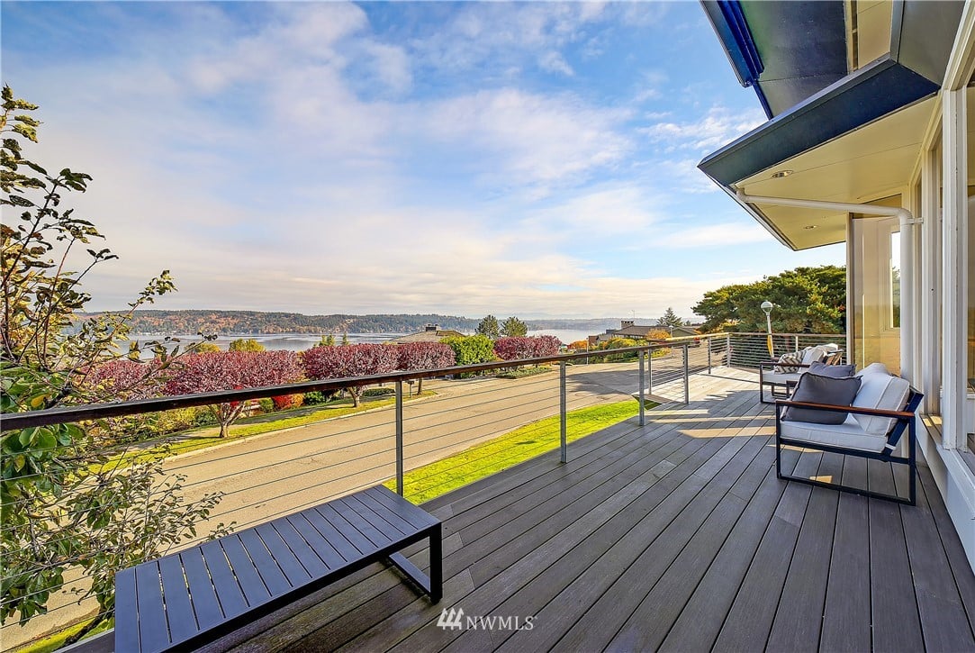 8631 Inverness Dr, NE