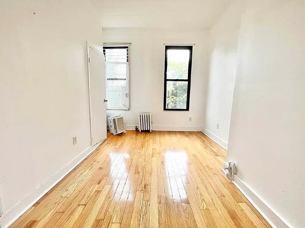 369 Menahan Street #1R