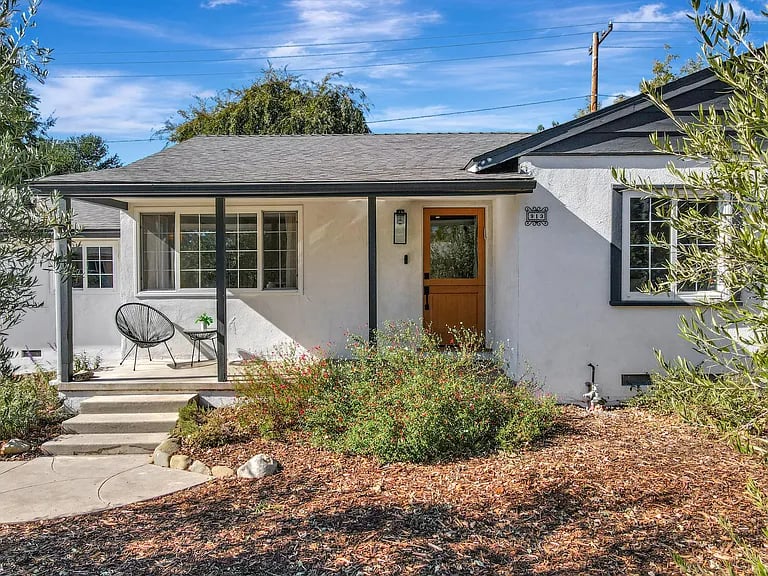913 Sunset Pl